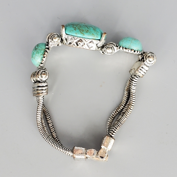 Turquoise Silvertone Bracelet and Earrings Set - Picture 4 of 11